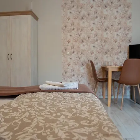 F57 - Franko Csaladi Panzio B&B Balatonlelle