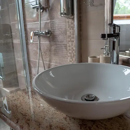 B&B F57 - Franko Csaladi Panzio