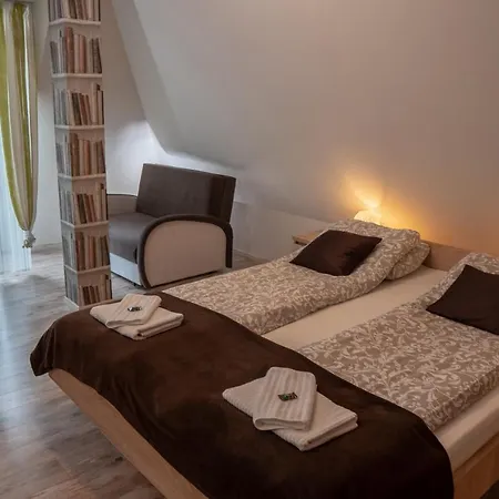 Bed & Breakfast F57 - Franko Csaladi Panzio 3*