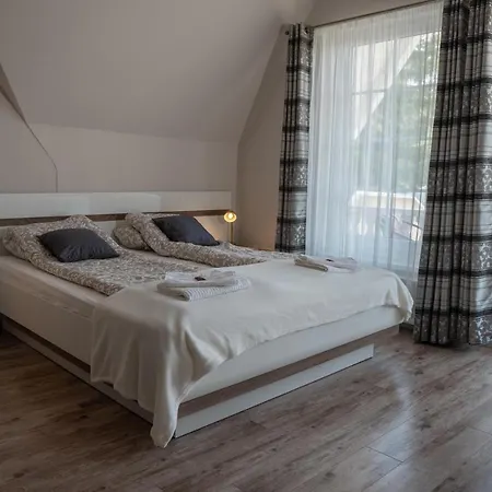 Bed & Breakfast F57 - Franko Csaladi Panzio Balatonlelle