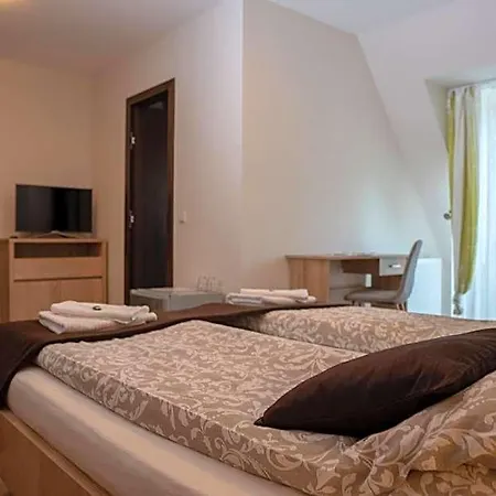 F57 - Franko Csaladi Panzio 4* Balatonlelle