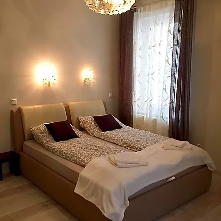 F57 - Franko Csaladi Panzio Bed & Breakfast