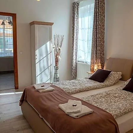Bed & Breakfast F57 - Franko Csaladi Panzio Balatonlelle