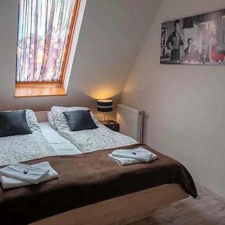 F57 - Franko Csaladi Panzio Bed & Breakfast 4*