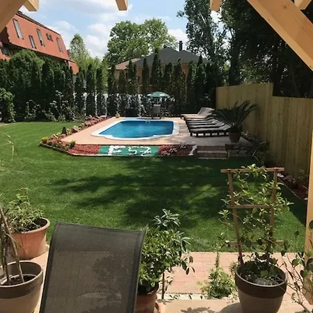 F57 - Franko Csaladi Panzio Bed & Breakfast