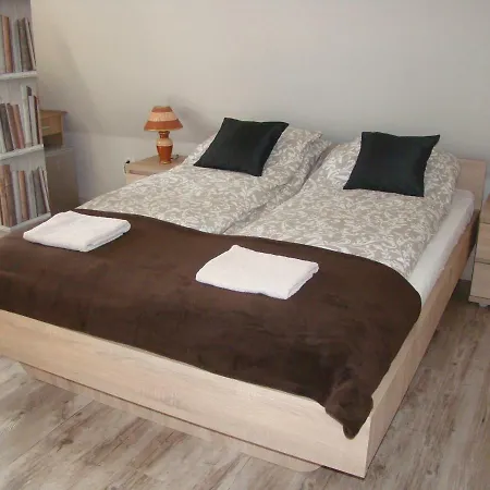 Bed & Breakfast F57 - Franko Csaladi Panzio Balatonlelle