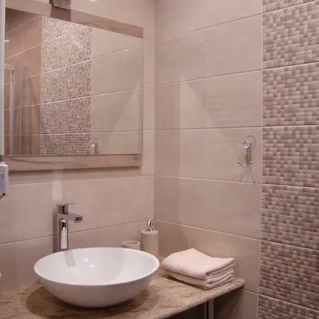 B&B F57 - Franko Csaladi Panzio