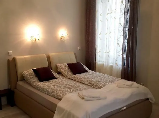 F57 - Frankó Családi Panzió Alojamento de Acomodação e Pequeno-almoço 4*